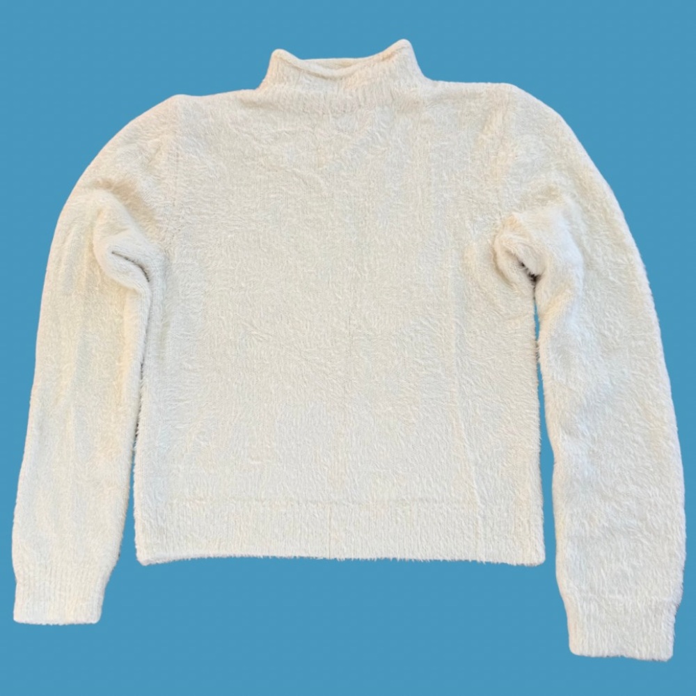 Universal Thread Fuzzy Cream Sweater – XS